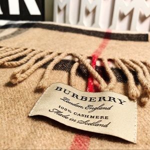 Burberry-The Large Classic Cashmere Scarf in Check